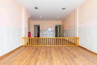 Location Local commercial à Eixample. Mataró. local a reformar