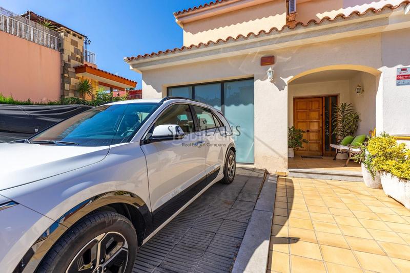 Foto 7b9e403f-6a4a-4e1c-af79-d2b64d9e4aa2. Maison jumelée avec chauffage parking piscine dans Centre Masnou (El)