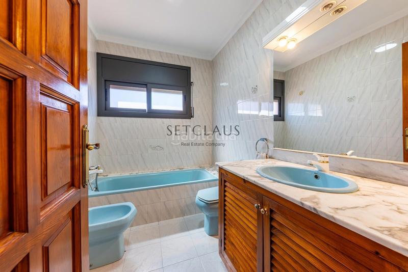 Foto 8248b8b2-73cf-42b7-b8ea-70759eb87810. Maison jumelée avec chauffage parking piscine dans Centre Masnou (El)