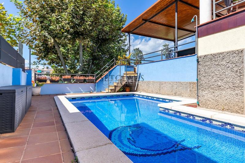 Foto cb1da1e9-b12f-4dba-b815-a517caad17c2. Maison jumelée avec chauffage parking piscine dans Centre Masnou (El)