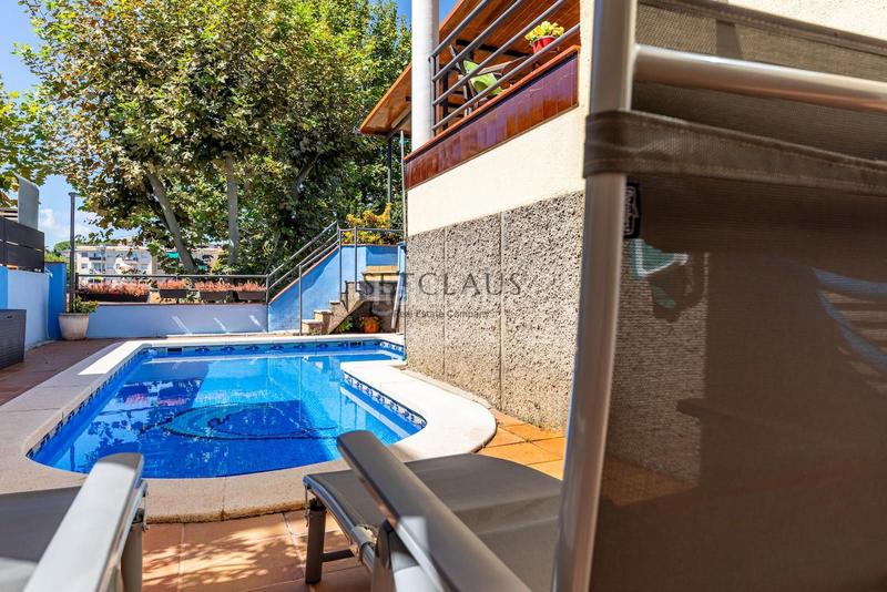 Foto daa837b5-f1ea-4b33-a03d-5a883a4069b3. Maison jumelée avec chauffage parking piscine dans Centre Masnou (El)