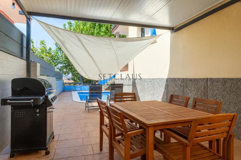 Foto f813ef0b-93d9-4167-84e4-74dffaa18d2c. Maison jumelée avec chauffage parking piscine dans Centre Masnou (El)