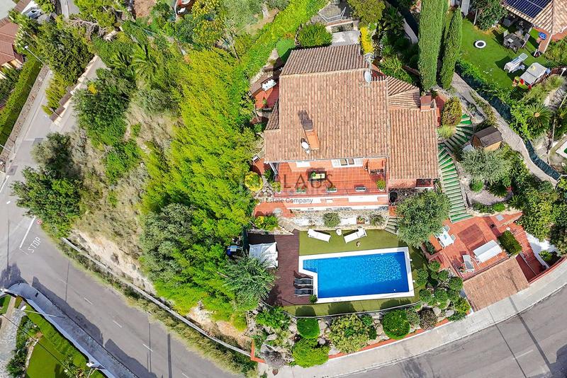 Foto 30237d61-8691-4433-aa61-15f93da8817e. Chalet con riscaldamento parcheggio piscina in Alella