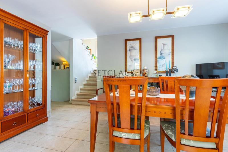 Foto 348e6005-8cba-4206-9427-ec0e11038c7b. Chalet con riscaldamento parcheggio piscina in Alella