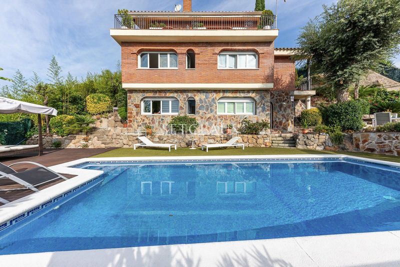 Foto 4797547b-0676-4cb3-85fe-8b8f2b333b80. Xalet amb calefacció aparcament piscina a Alella