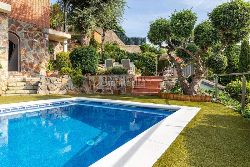 Foto 4c956bbf-5259-4b7e-ab62-ec17cab29ff1. Chalet con riscaldamento parcheggio piscina in Alella