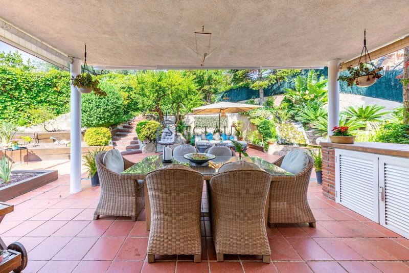 Foto 5a960912-948e-4dac-a59c-868229ab067d. Chalet con riscaldamento parcheggio piscina in Alella