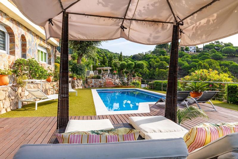 Foto 9ab4fd8f-9713-404d-a3f5-a351735e78b9. Chalet con riscaldamento parcheggio piscina in Alella