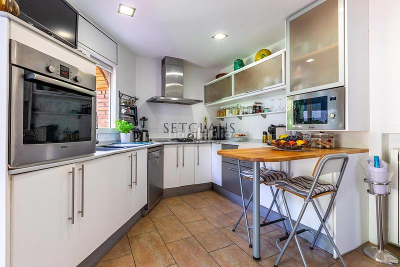 Foto b731cd8c-90a1-48fb-8a3a-b9d360b815c0. Chalet con riscaldamento parcheggio piscina in Alella