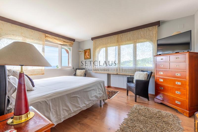 Foto b86658f1-5180-46d5-99b0-65c91ed70748. Chalet con riscaldamento parcheggio piscina in Alella