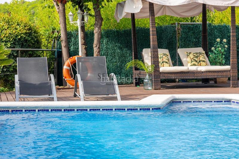 Foto d64e8a5f-659e-4724-9ddc-12597900655e. Chalet con riscaldamento parcheggio piscina in Alella