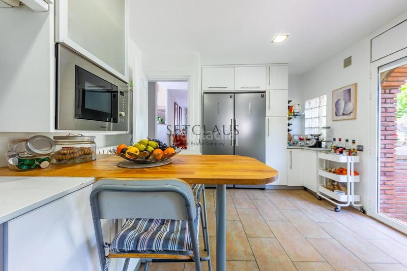 Foto d6fefe53-9d95-4e61-9139-f039eb13a927. Chalet con riscaldamento parcheggio piscina in Alella