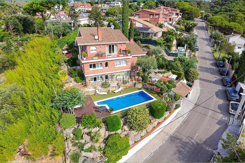 Foto e39d115f-f6dc-4951-a86b-3658fb810387. Chalet con riscaldamento parcheggio piscina in Alella