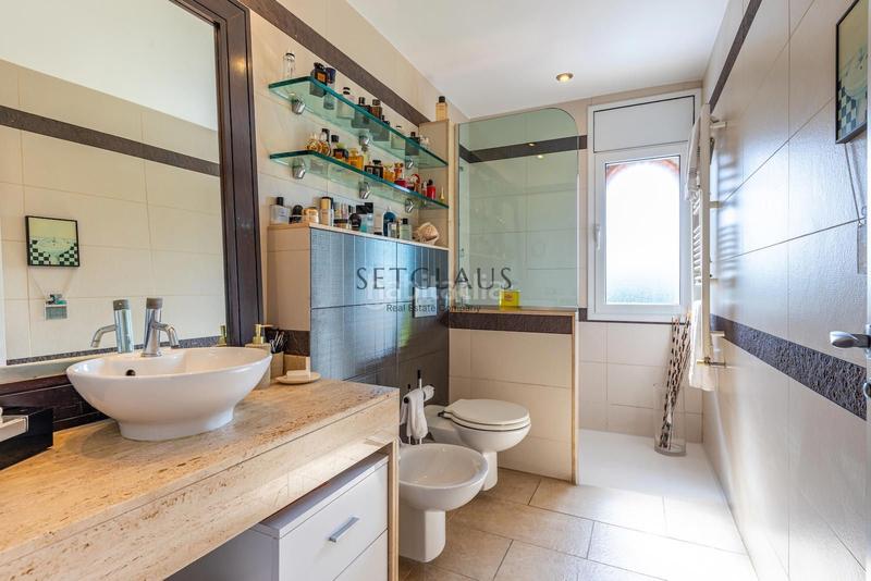 Foto eae088d0-f08b-4d68-98eb-fa71bebe9cac. Chalet con riscaldamento parcheggio piscina in Alella