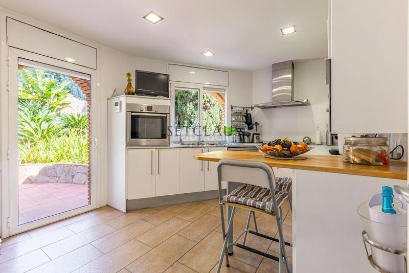 Foto eb689c45-530e-4751-9f32-dfd895bcee83. Chalet con riscaldamento parcheggio piscina in Alella