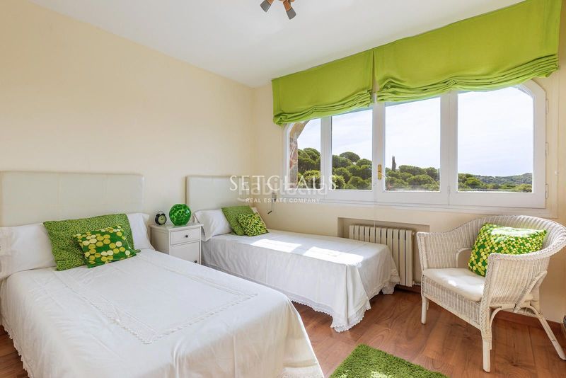Foto f664dd2d-ce2f-4205-8ceb-21089253bd14. Xalet amb calefacció aparcament piscina a Alella