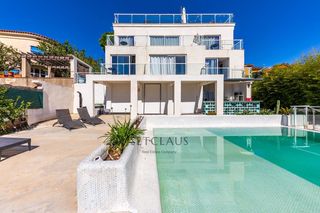 Xalet a Centre. Aparthotel con vistas panor�micas al mar