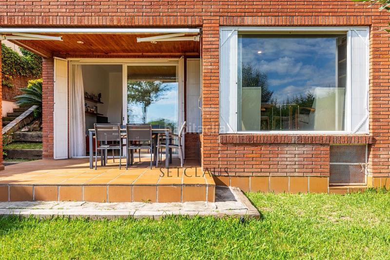 Foto 14dcbed6-dc4c-43fe-b71d-f2bd5570dd82. Casa bifamiliare con riscaldamento parcheggio in Teià