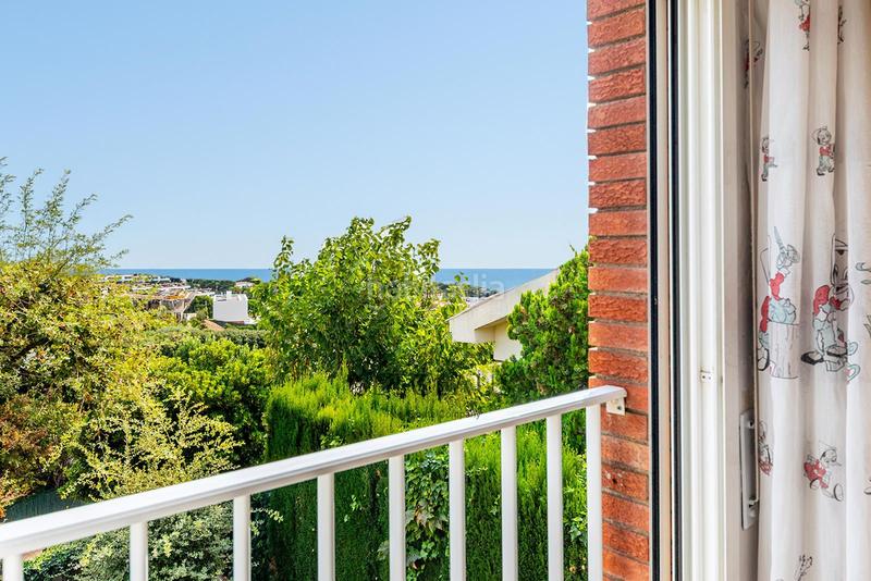 Foto 3e5dd69d-4716-4c97-8cf2-8bd7fdcd1866. Casa bifamiliare con riscaldamento parcheggio in Teià