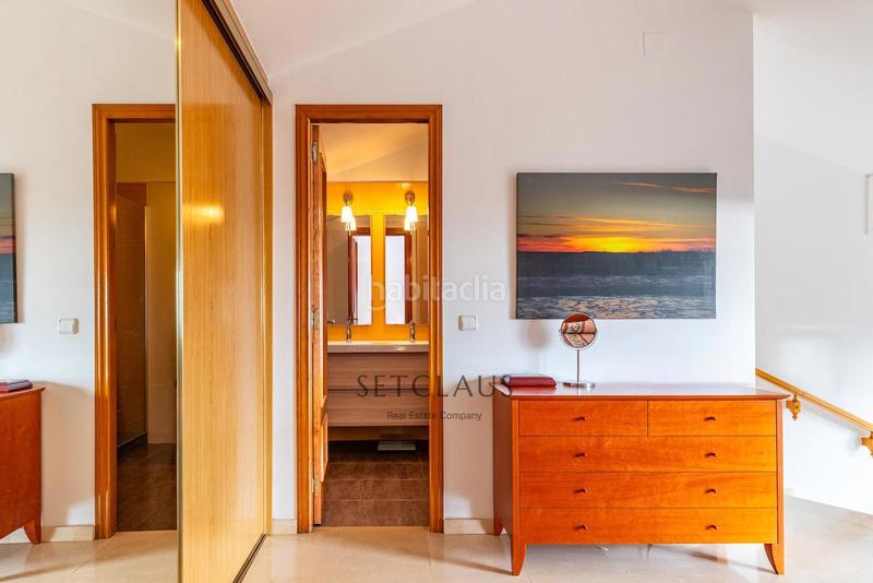 Foto 487d61df-e8bf-48c3-b9a0-4ef0343d2127. Casa bifamiliare con riscaldamento parcheggio in Teià