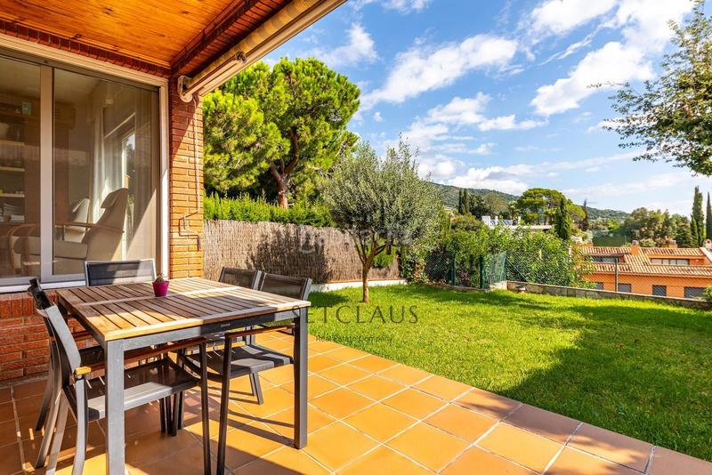 Foto ea82aa63-17e3-47b5-b01d-115e20f0a2b6. Casa bifamiliare con riscaldamento parcheggio in Teià