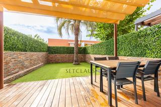 Maison jumelée à Montgat. Adosado en pla de montgat con vistas al mar y jardín privado