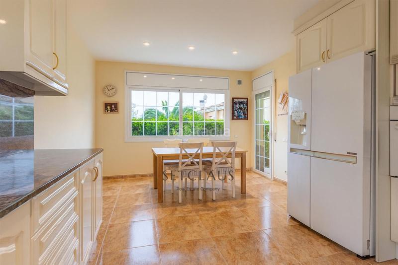 Foto 86691fa6-bcab-418d-a868-bab8f7da3fa2. Chalet con riscaldamento parcheggio piscina in Vilassar de Dalt