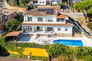 Chalet à Premià de Dalt. Chalet independiente reformado en 2023 en premià de dalt con pis