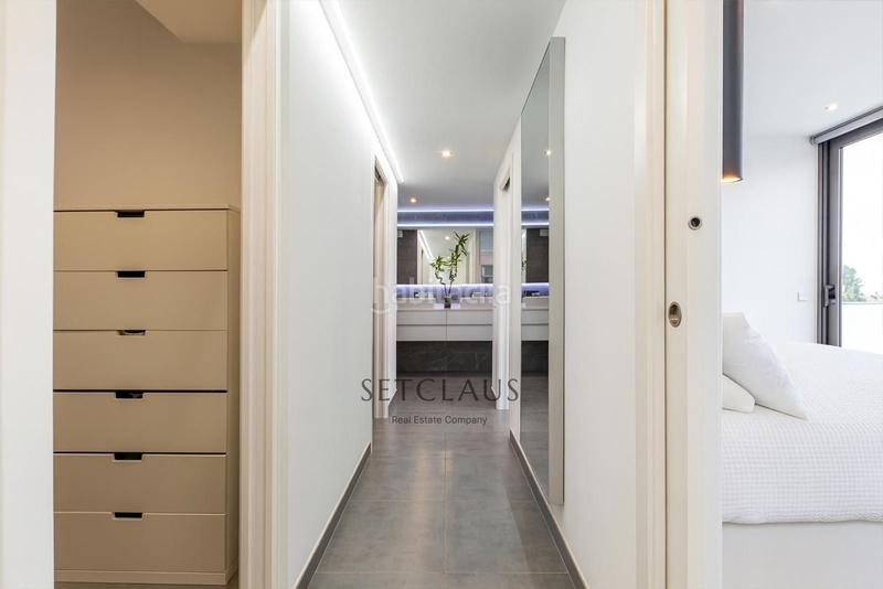 Foto 35c679f9-6053-45b5-8c74-f30ff315cd6f. Chalet impecable chalet , zona el canyet, con piscina, placas solares y vistas panorámicas en Badalona