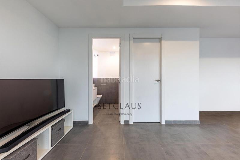 Foto 53fd2177-fcd9-45db-ba7f-8c2d1ee6db35. Chalet impecable chalet , zona el canyet, con piscina, placas solares y vistas panorámicas en Badalona