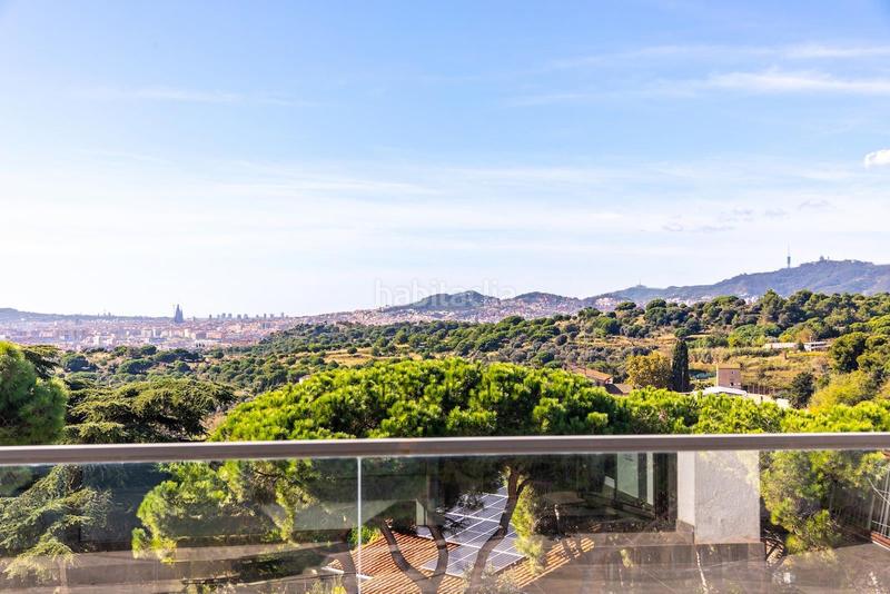 Foto 5761543e-b98f-4895-a0d1-34fa8871d8bf. Chalet impecable chalet , zona el canyet, con piscina, placas solares y vistas panorámicas en Badalona