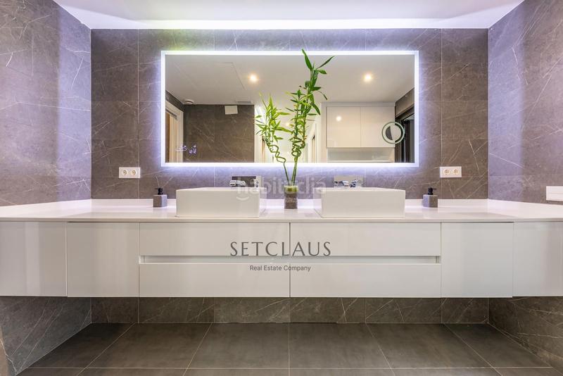 Foto 859280fb-90d0-473b-b420-53a8439bbfa8. Chalet impecable chalet , zona el canyet, con piscina, placas solares y vistas panorámicas en Badalona