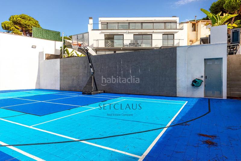 Foto bf996526-fa91-4013-ad6f-d2fd0858e1dd. Chalet impecable chalet , zona el canyet, con piscina, placas solares y vistas panorámicas en Badalona