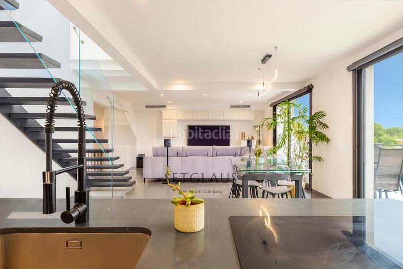 Foto ef523b6a-55bc-41e0-8365-f1e8932f7f6f. Chalet impecable chalet , zona el canyet, con piscina, placas solares y vistas panorámicas en Badalona