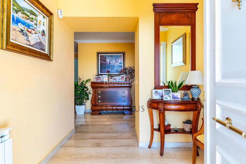 Foto ab69df2b-088a-4095-9a38-b9e6dd0213a6. Chalet con riscaldamento parcheggio in Teià