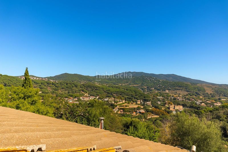 Foto 16a25dbd-34a4-43f4-bd66-81e056c07da8. Xalet amb calefacció piscina a Alella