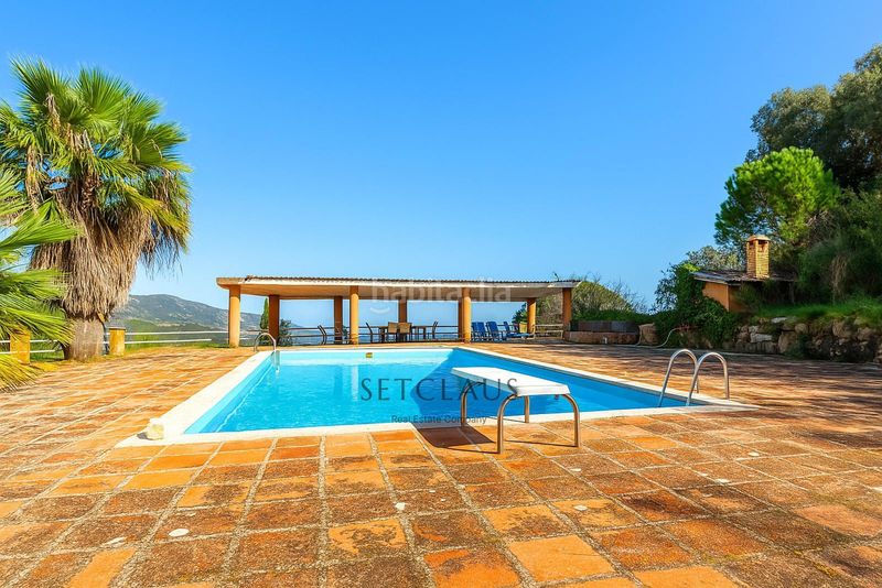 Foto a891c617-3436-4b77-9ab8-3d05aa446dea. Xalet amb calefacció piscina a Alella