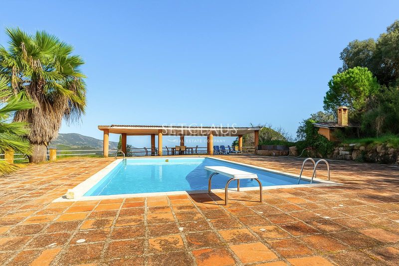 Foto e64ab1ea-45ca-4737-b17a-7d1f70c2b9e3. Xalet amb calefacció piscina a Alella