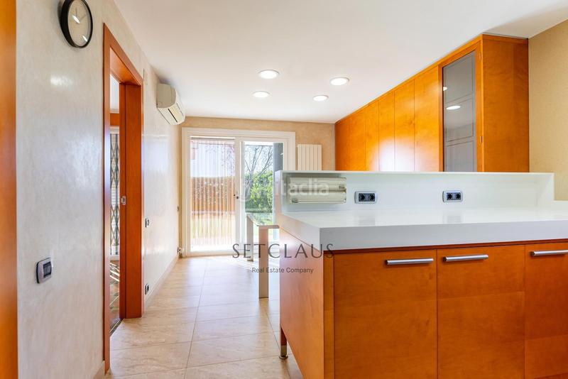 Foto cfd17e1b-93f3-4ab5-ae68-9ed62fb23037. Xalet amb calefacció aparcament piscina a Urbanitzacions Mataró