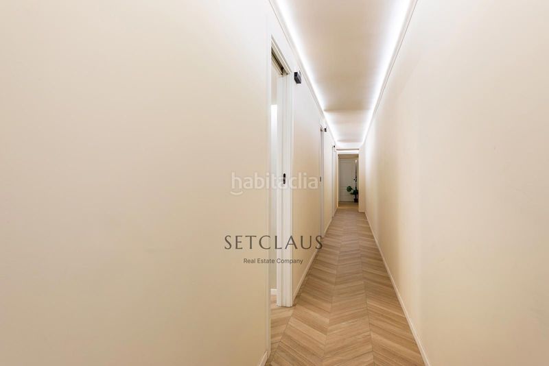 Foto 4ade4ac3-4e50-4f4b-b2be-3b6969ed3e7b. Local comercial a Sant Antoni Barcelona