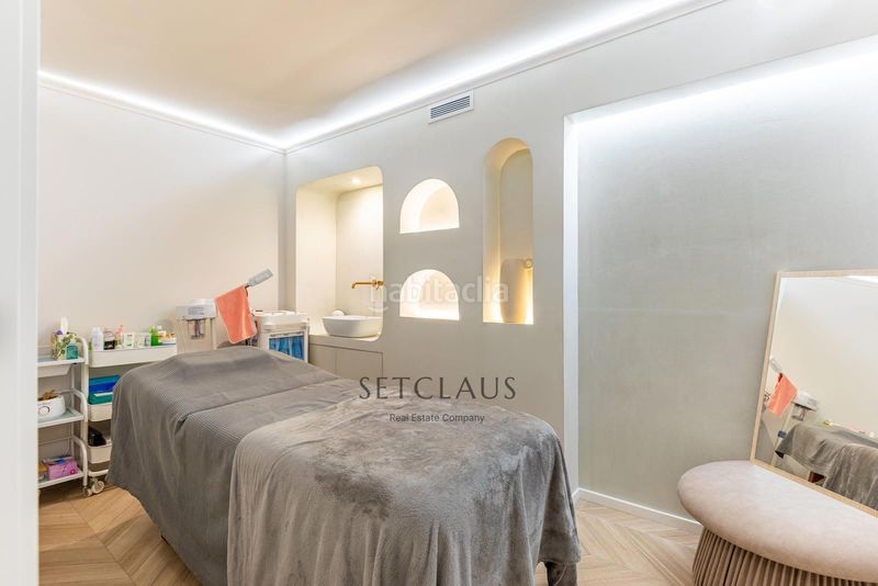 Foto 74afcaea-f0f8-4203-ab2a-19ad3a9a3ee5. Local comercial a Sant Antoni Barcelona