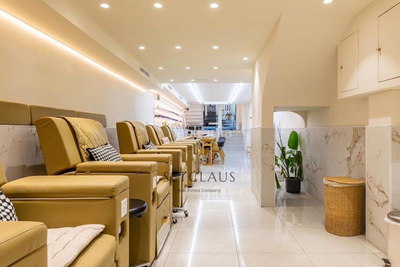 Foto a7e316a9-599a-4e52-9a54-0ec6c3eb2e5b. Local comercial a Sant Antoni Barcelona