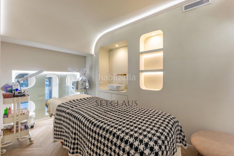 Foto af973a88-e887-41a5-91a6-3697515d75d6. Local comercial a Sant Antoni Barcelona