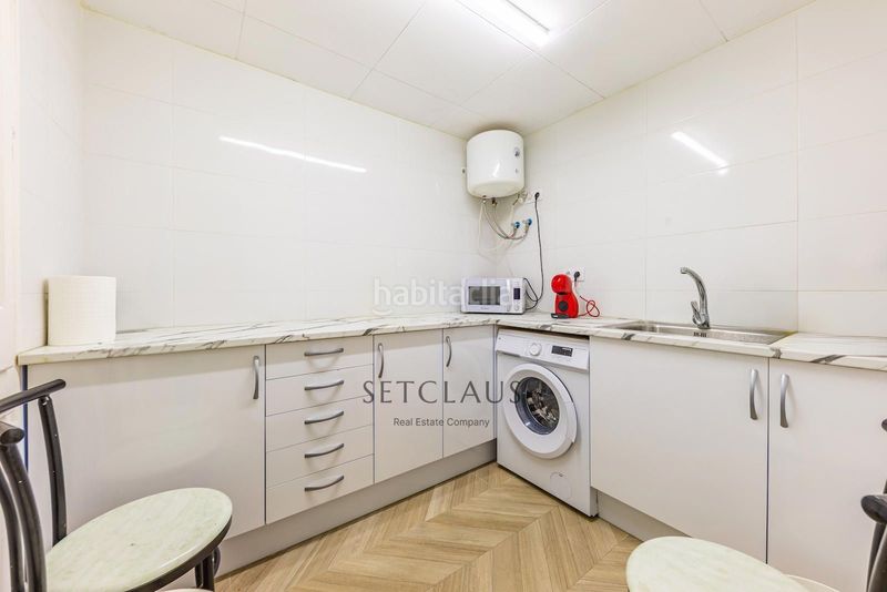 Foto c236b06a-a4a2-4af7-a5b5-df09945ecf68. Local comercial a Sant Antoni Barcelona