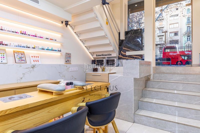 Foto e71e96b8-46b7-4303-9446-969161775938. Local comercial a Sant Antoni Barcelona