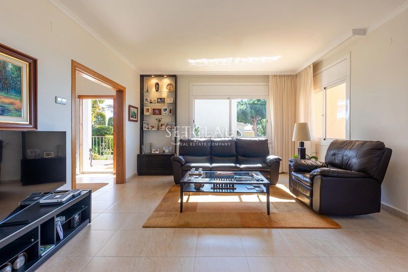 Foto 8ca3b442-707d-41da-9661-c52836503cd7. Xalet amb calefacció aparcament a Teià