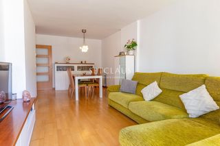 Pis a Montornès del Vallès. Impecable piso con terraza
