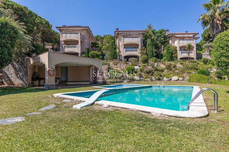 Foto e2ff3c4e-5271-4a89-bdb3-d65b3faebd71. Xalet amb calefacció aparcament piscina a Teià
