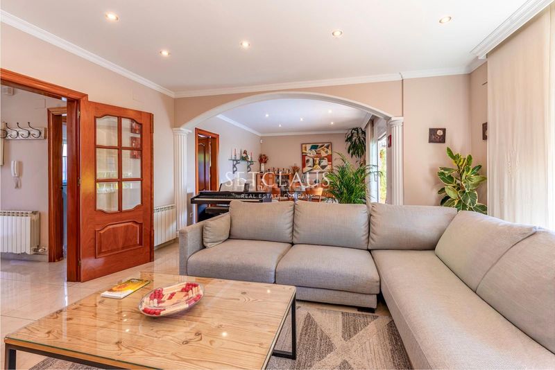 Foto 4bd08166-0664-4a64-8c83-fb1de208d477. Chalet espacioso chalet en vilassar de dalt con vistas al mar en Premià de Dalt