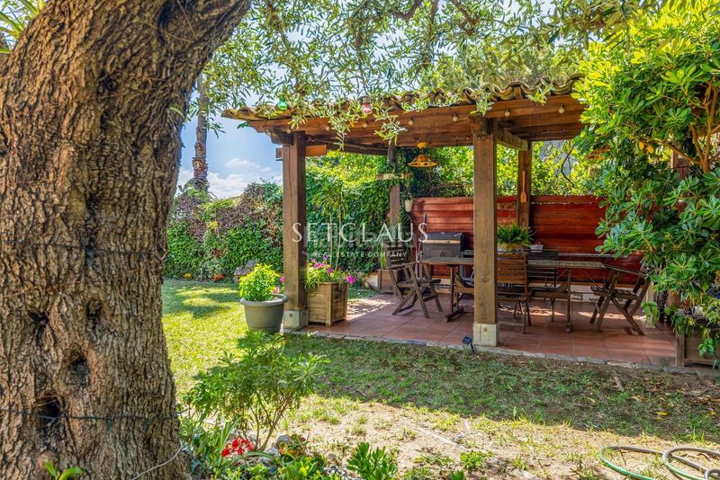 Foto 4fbd9e2e-90a1-4457-b31b-f535f796a8c1. Chalet espacioso chalet en vilassar de dalt con vistas al mar en Premià de Dalt
